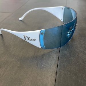 DIOR Wraparound SKI6 sunglasses as seen on Kylie Jenner